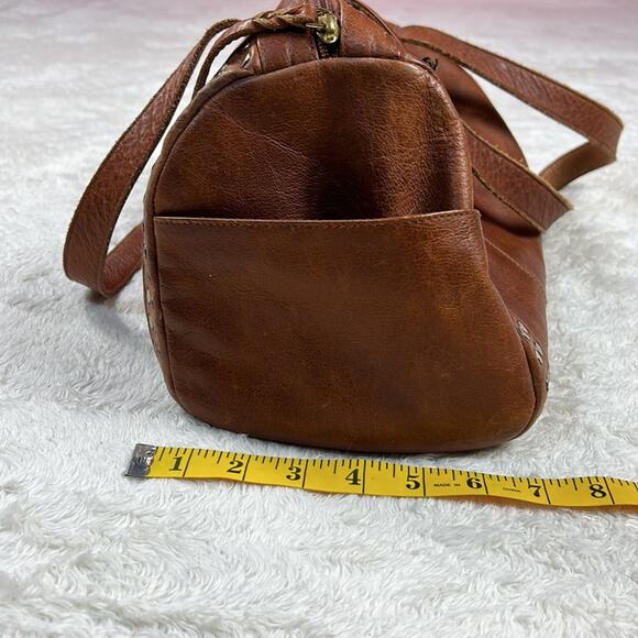 Overland Leather shoulder bag Large Doctor bag in caramel with gold studs - Picture 9 of 15